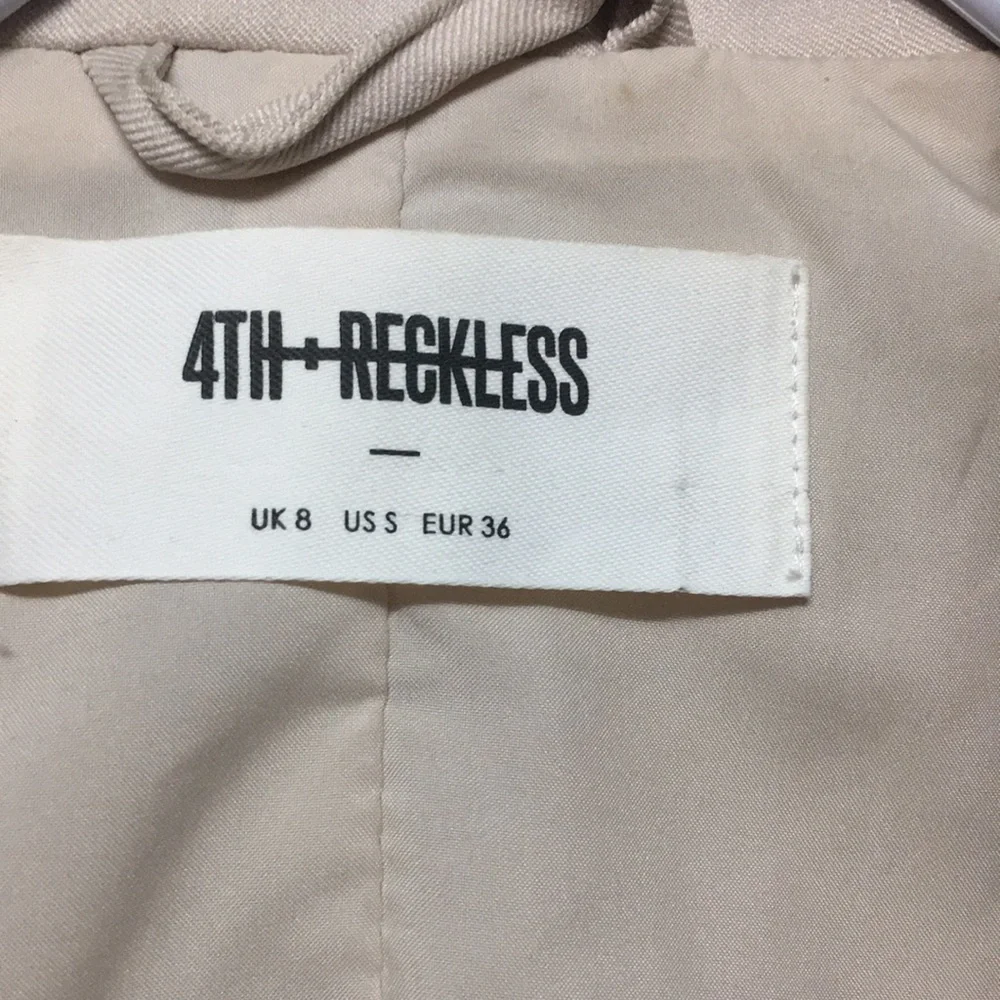 4th and Reckless Tailored Open Back Blazer: Size S - Picture 8 of 11